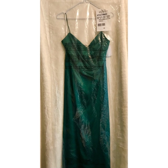 NWT Slim Strap Full-Length Trumpet Gown (Size: 8 / Color: Hunter) - Picture 5 of 13